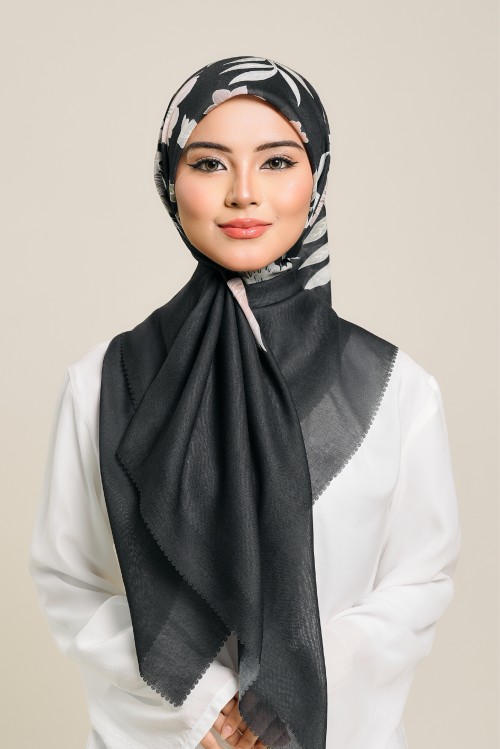 BLOOM IN BLACK
