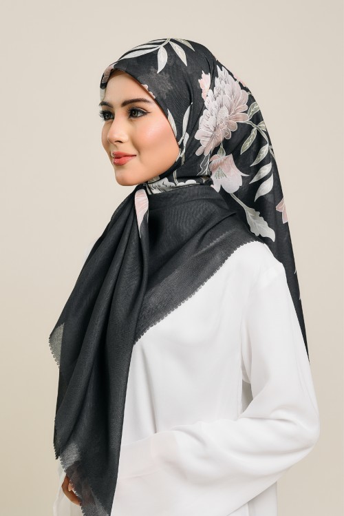BLOOM IN BLACK