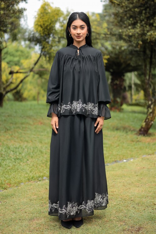 RINESA IN BLACK