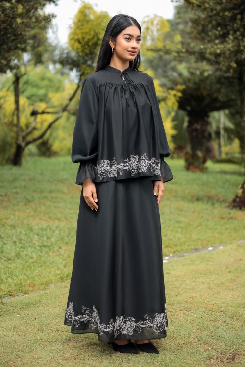 RINESA IN BLACK