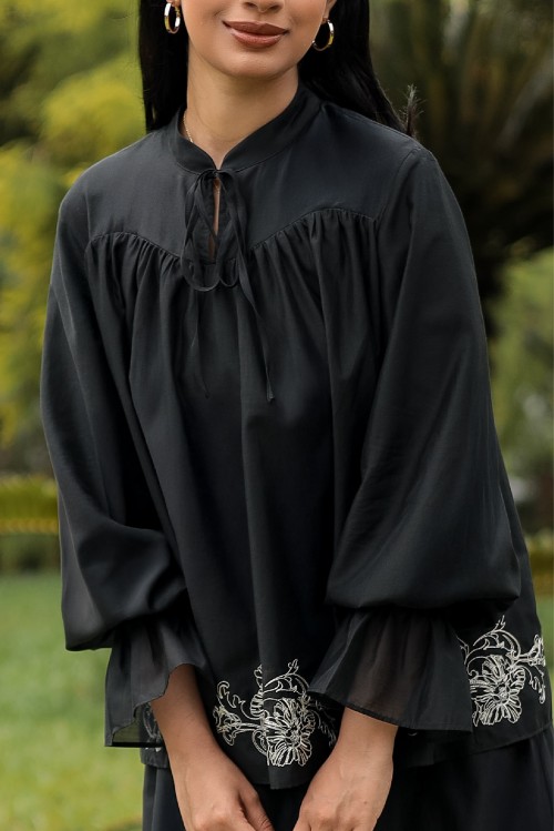 RINESA IN BLACK