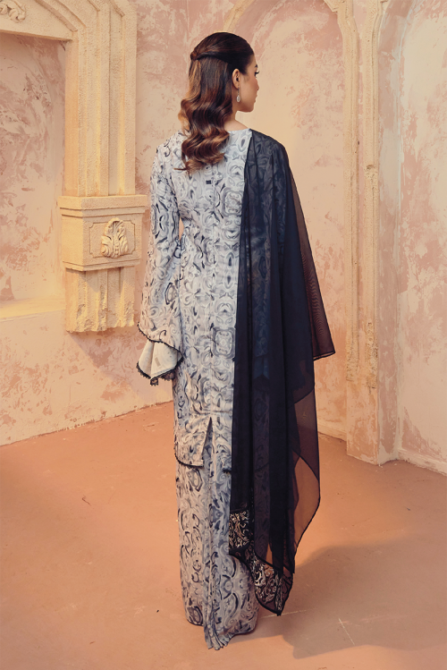 DIANA IN SMOKEY