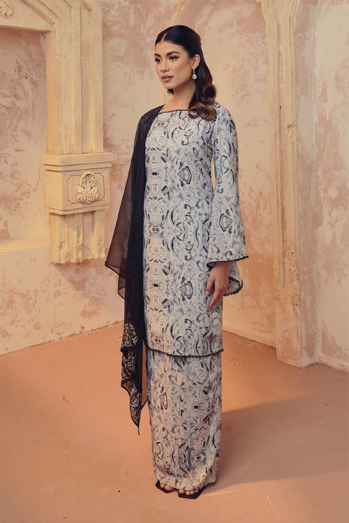 DIANA IN SMOKEY