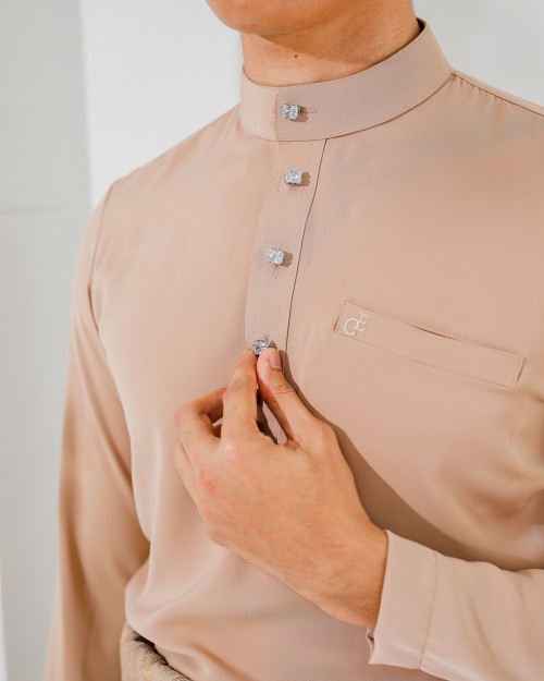 ISA CEKAK MUSANG IN TAUPE