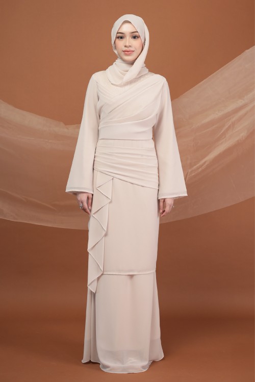 NYRA IN NUDE