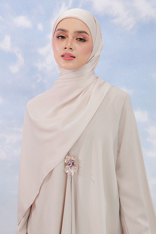 MUTIA SHAWL IN TANAH LIAT