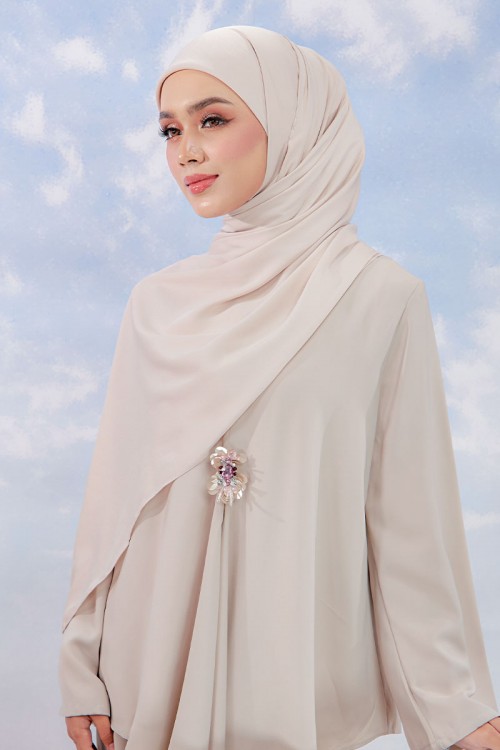 MUTIA SHAWL IN TANAH LIAT