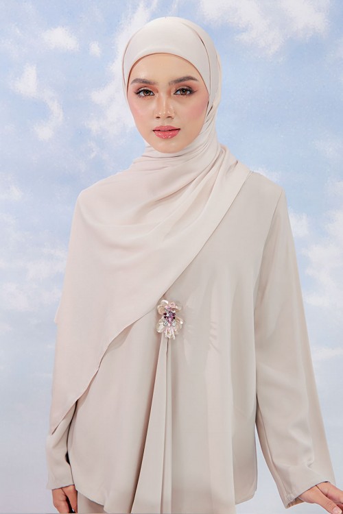 MUTIA SHAWL IN TANAH LIAT