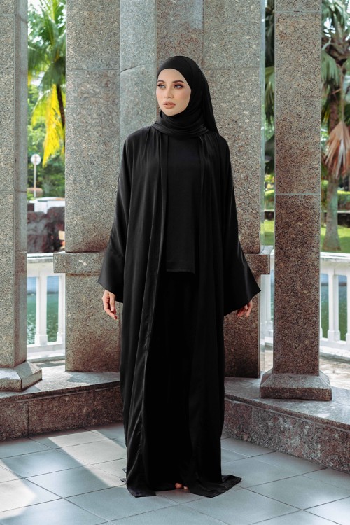 TAMARA IN PURE BLACK