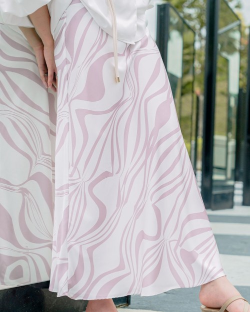 THEA IN VELLED ROSE
