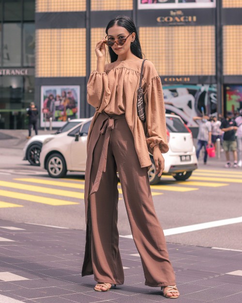 ALEXA PETITE PANTS IN BROWN