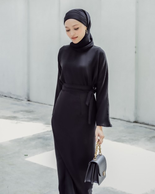 LEESA SET IN ONYX BLACK