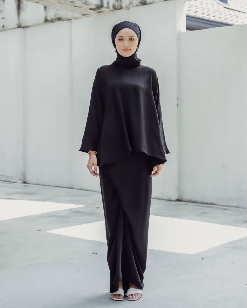 LEESA SET IN ONYX BLACK