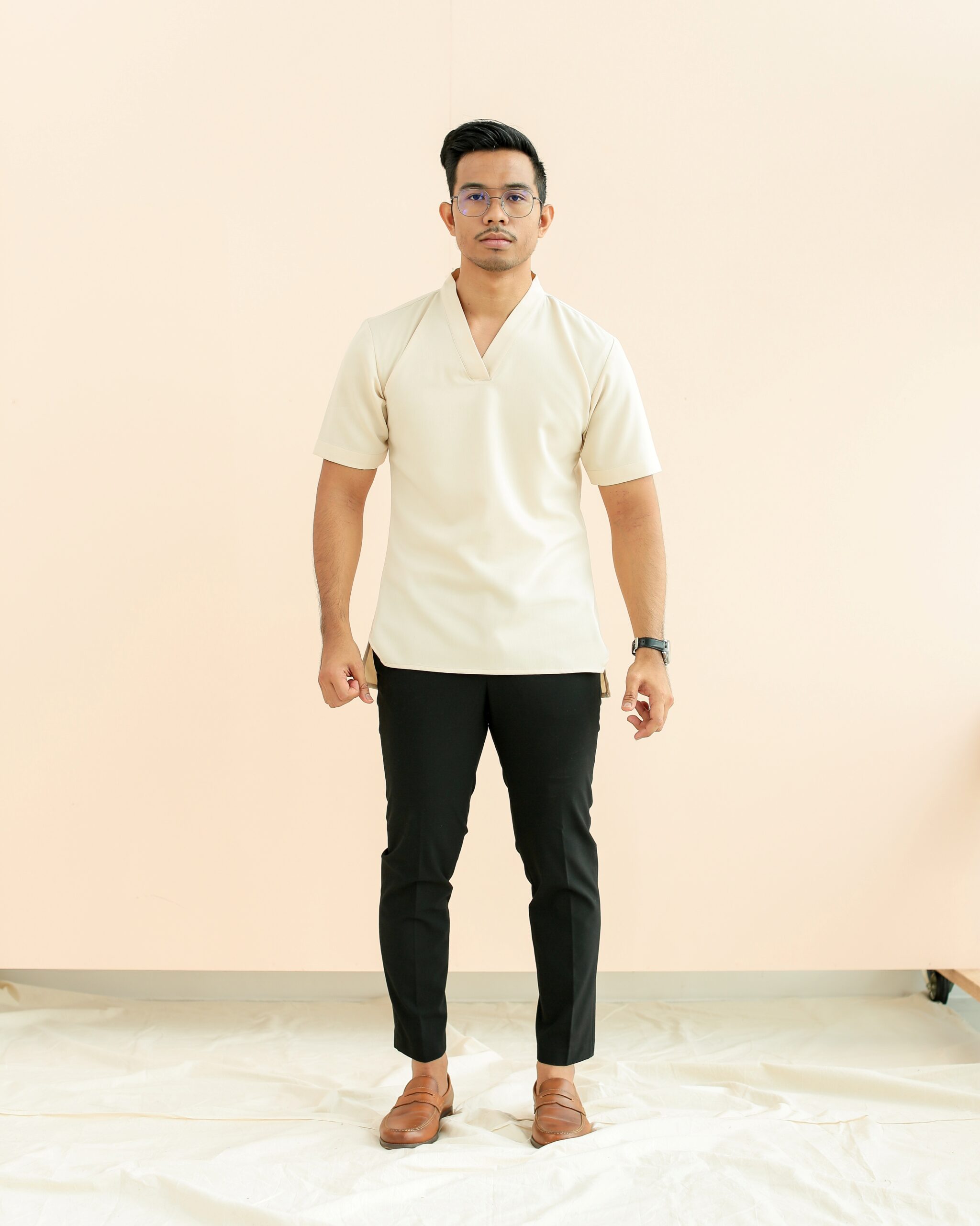 UDA V-NECK IN CREAM