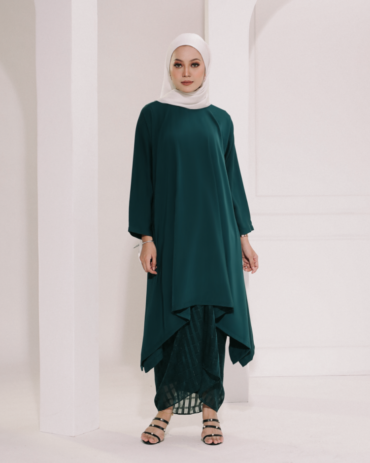 RATNA IN EMERALD