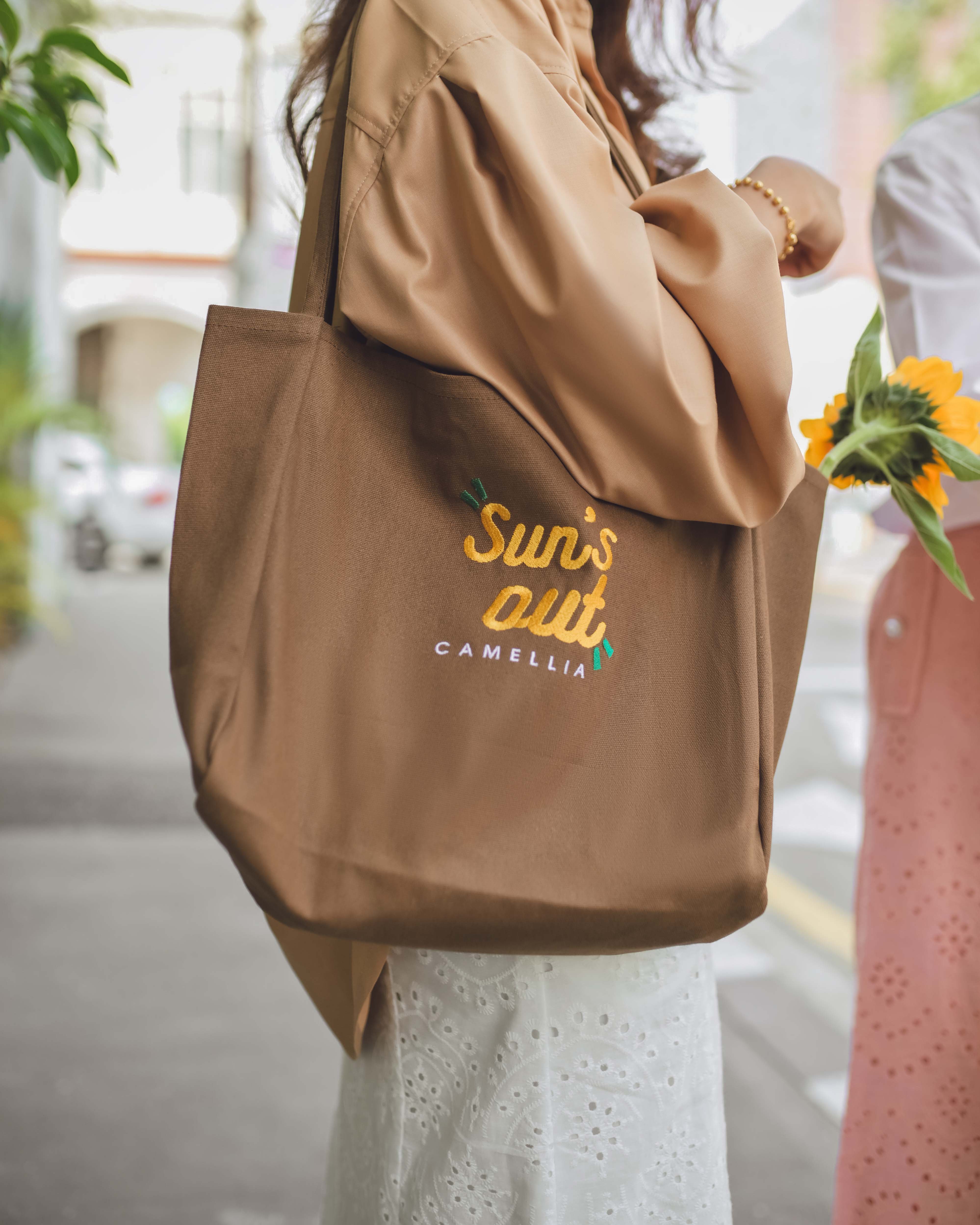SUNS OUT TOTEBAG IN BROWN
