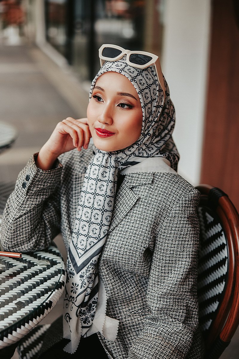 ELIRA IN ANTIQUE WHITE