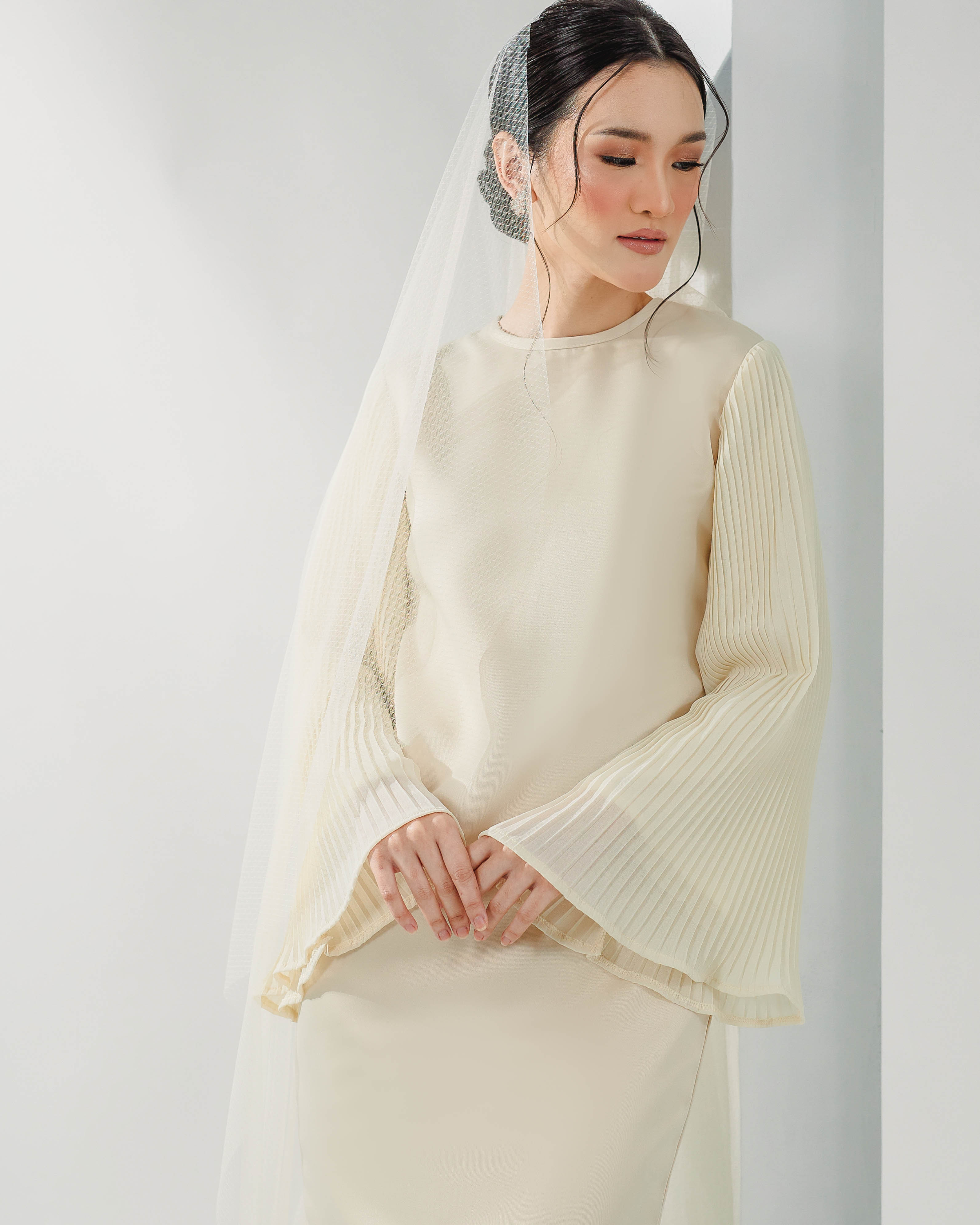 DOTTED NET VEIL IN CHAMPAGNE